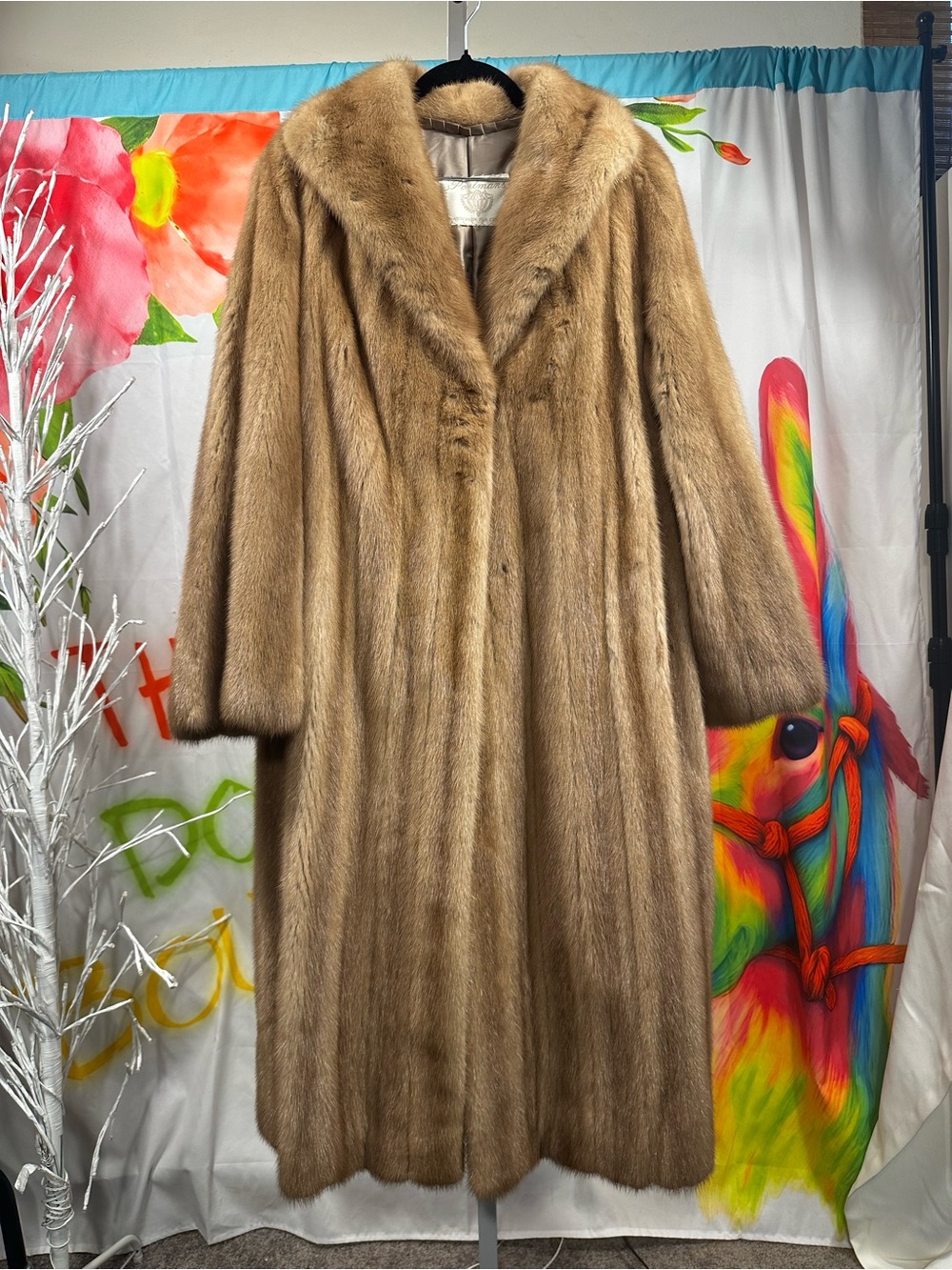 Perlman’s Luxurious Women's Full-Length Mink Fur Trench Coat in Light Brown - Picture 3 of 7